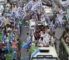 Pakistanis march against NATO supply line 