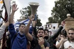 Protesters rally against bailout in Cyprus 