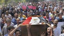 Egypt forces clear Cairo mosque of protesters