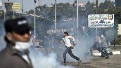 Egypt police arrest students in fiery clashes