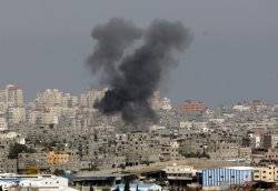 Israeli troops launch first incursion in Gaza 