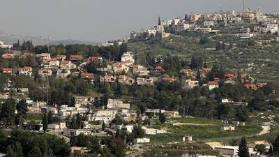 Displaced by Israel, Palestinians settle in caves