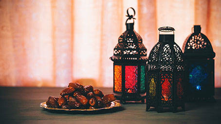 رمضان عذراً إن عصى الشعر